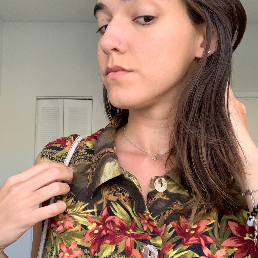 Vintage Giraffe Safari Sleeveless Button Down - Picture 2 of 8